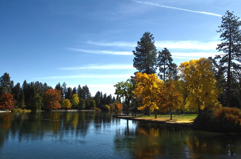 Fall colors along Mirror Pond in Drake Park, Bend, Oregon